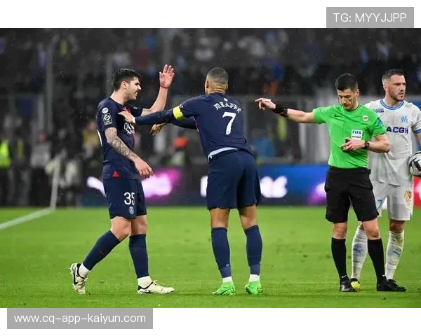 七分钟三球！巴黎里昂对攻上演闪电战，维蒂尼亚半场两助